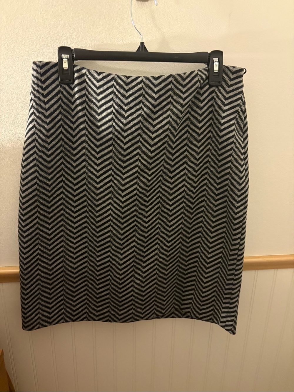 I.N.C. International Concepts Black White Chevron Knit Skirt Size 12